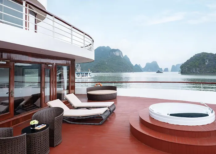 Aqua Cruise Lan Ha Bay  Hạ Long