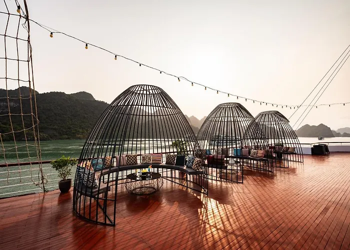 Aqua Cruise Lan Ha Bay Hạ Long
