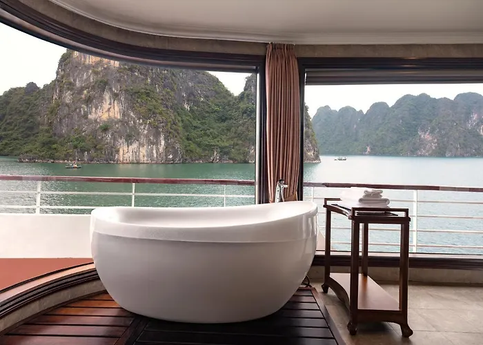 Aqua Cruise Lan Ha Bay 5*