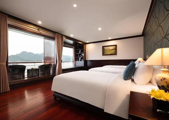 Aqua Cruise Lan Ha Bay Hạ Long