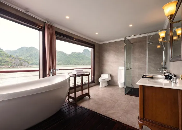 Aqua Cruise Lan Ha Bay Hạ Long