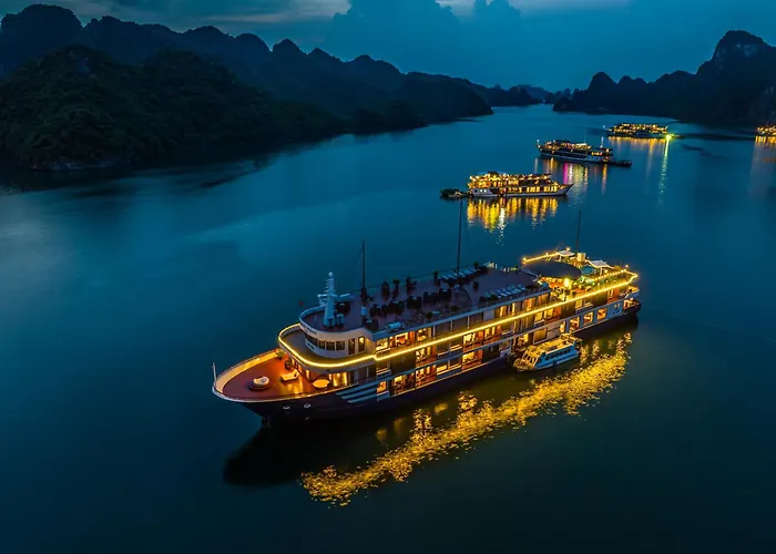 Aqua Cruise Lan Ha Bay Hạ Long