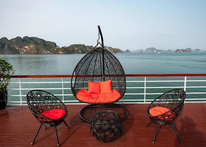 Aqua Cruise Lan Ha Bay 5*