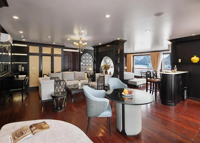 Aqua Cruise Lan Ha Bay Hạ Long